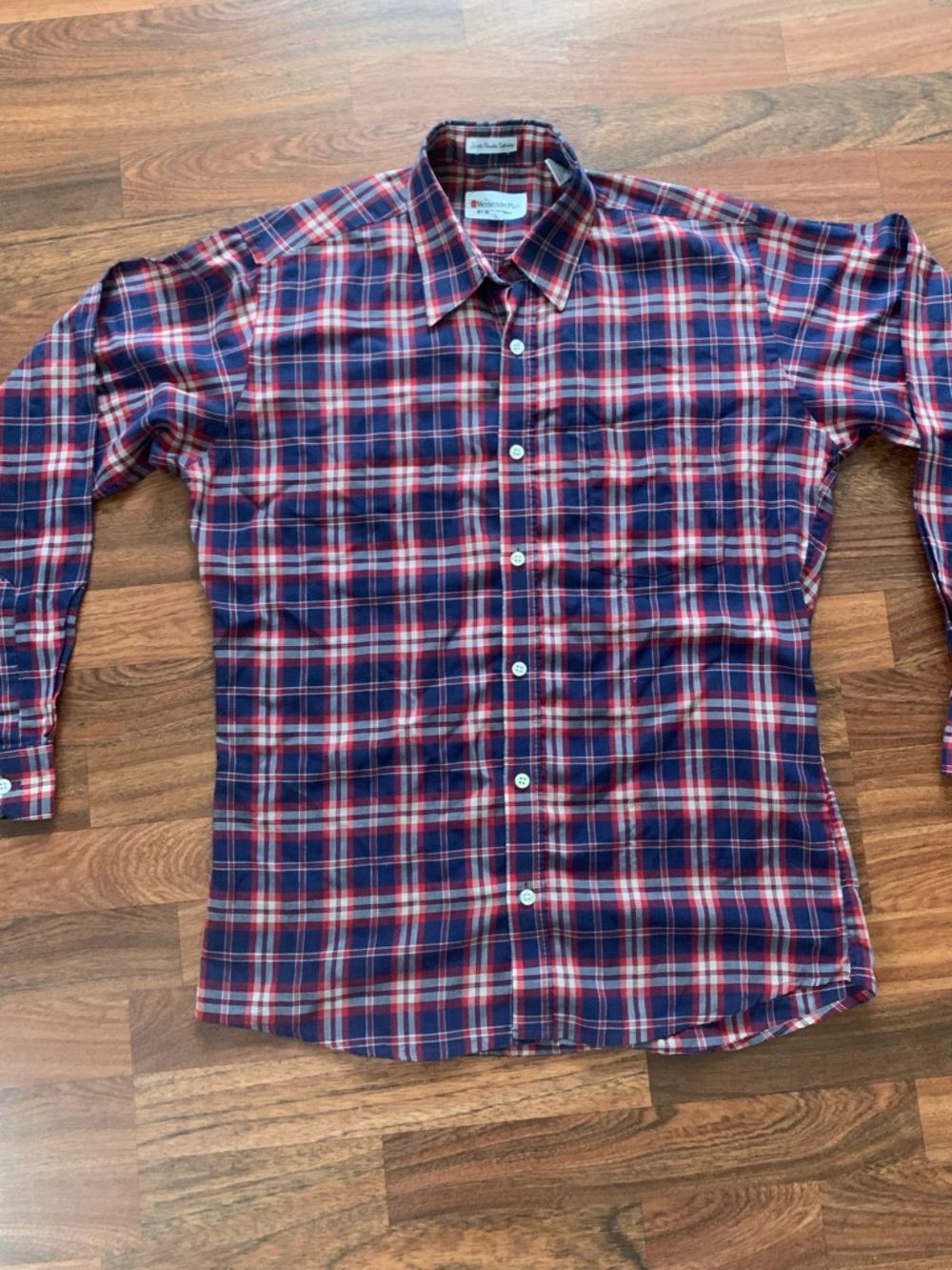 The Weekender Plaid Men’s Med Button Down Single Needle Tailoring RN 51043